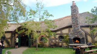 Illustration for article titled You Can Knock Back Beers In This Bar That Looks Just Like The Hobbit Pub In The Lord of the Rings